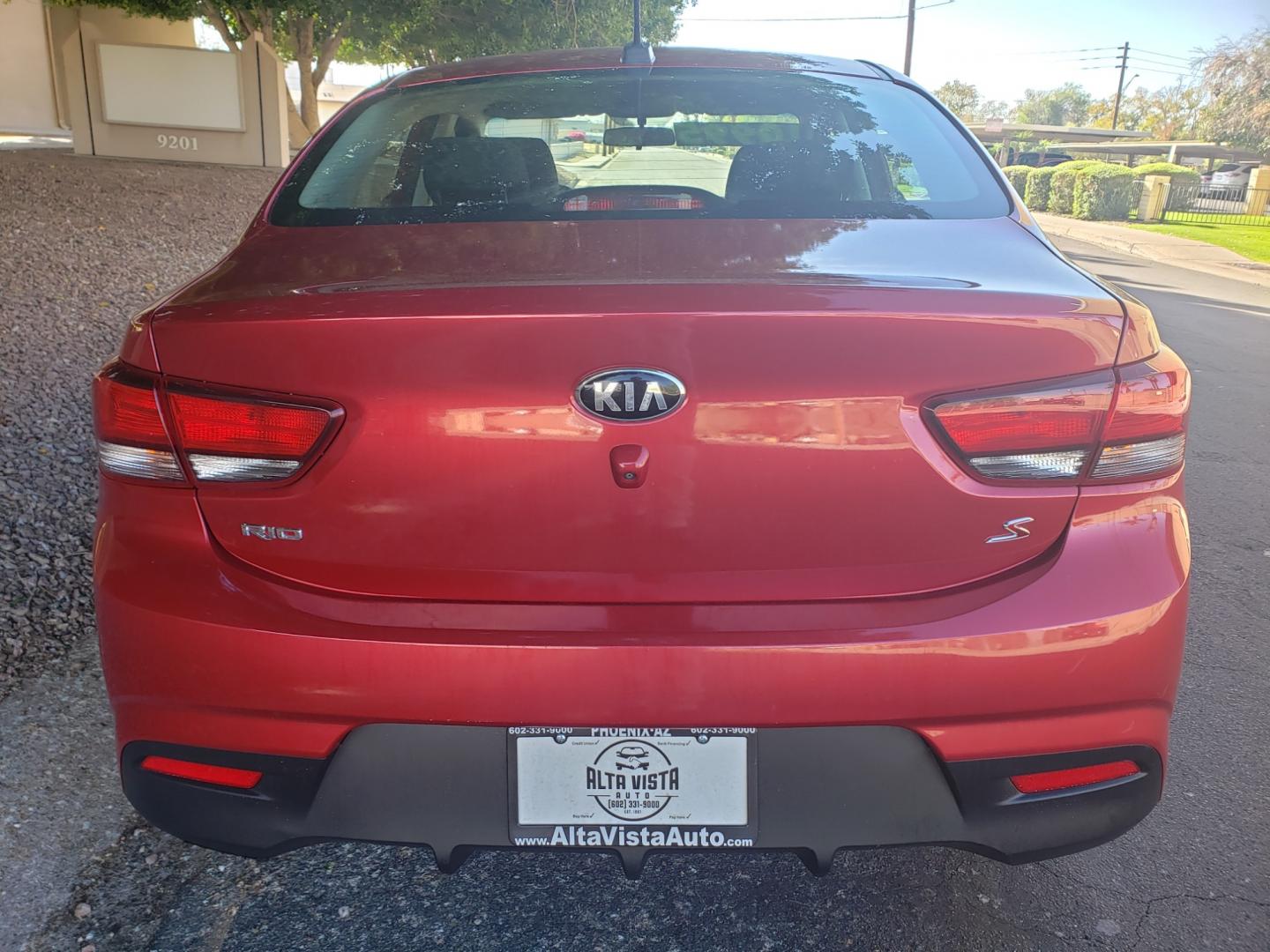 2018 /gray and black Kia Rio S (3KPA24AB4JE) with an 1.6L L4 DOHC 16V engine, 4-Speed Automatic transmission, located at 323 E Dunlap Ave., Phoenix, AZ, 85020, (602) 331-9000, 33.567677, -112.069000 - Photo#7